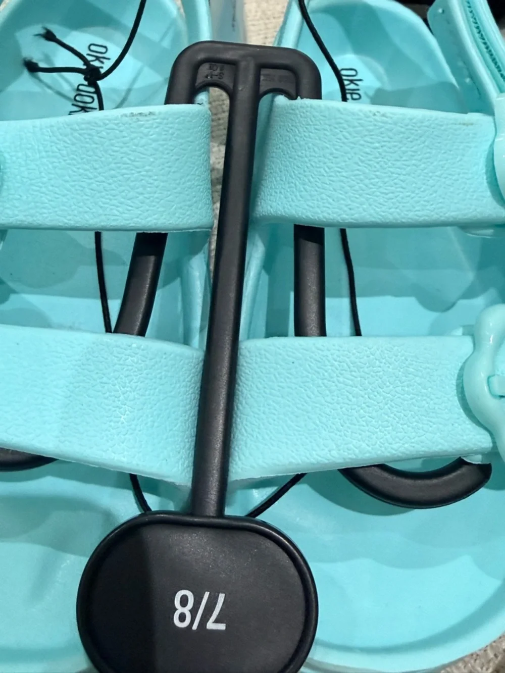 Okie dokie toddler girls sandals in teal size 7-8. Sandals are dirty